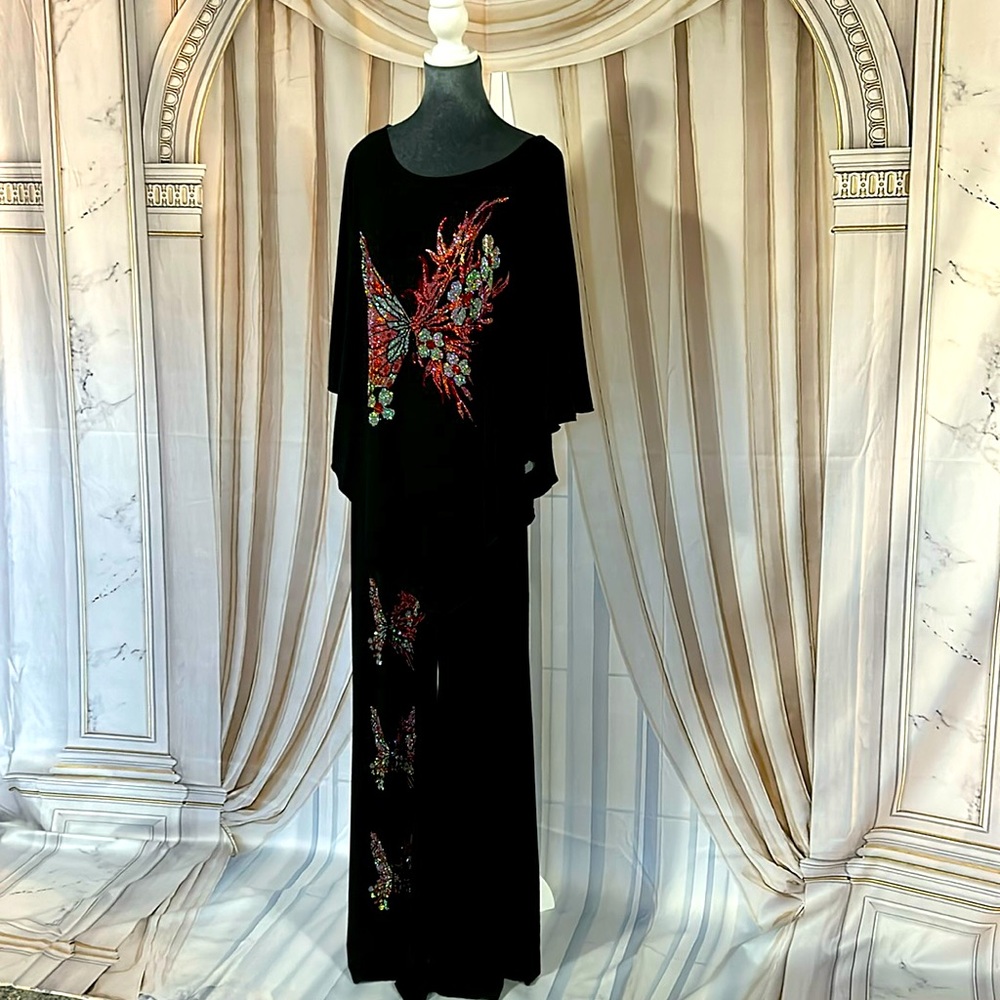 Beautiful butterfly pantset. Casual dressy two piece elephant leg V shape tunic.